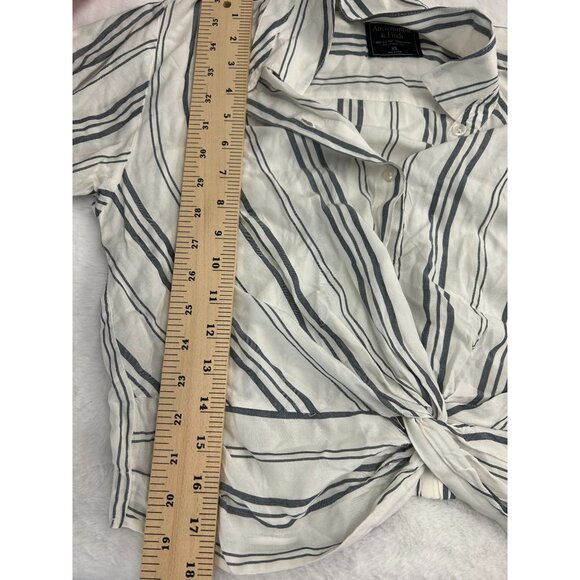 Abercrombie & Fitch Women's XS Long Sleeve Tie Front Button Up Shirt Women's - Picture 5 of 9